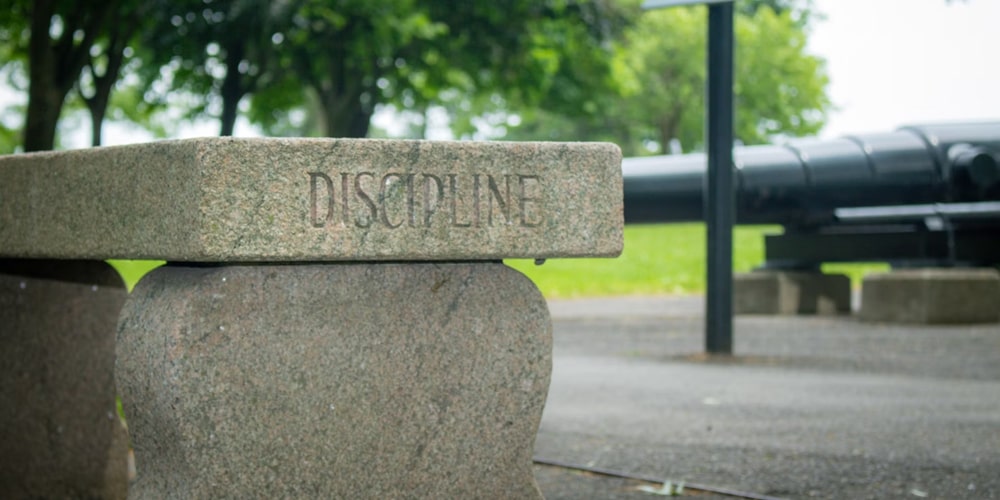 نیمکت بتنی پیش ساخته - شرکت ایده مجریان رستاک